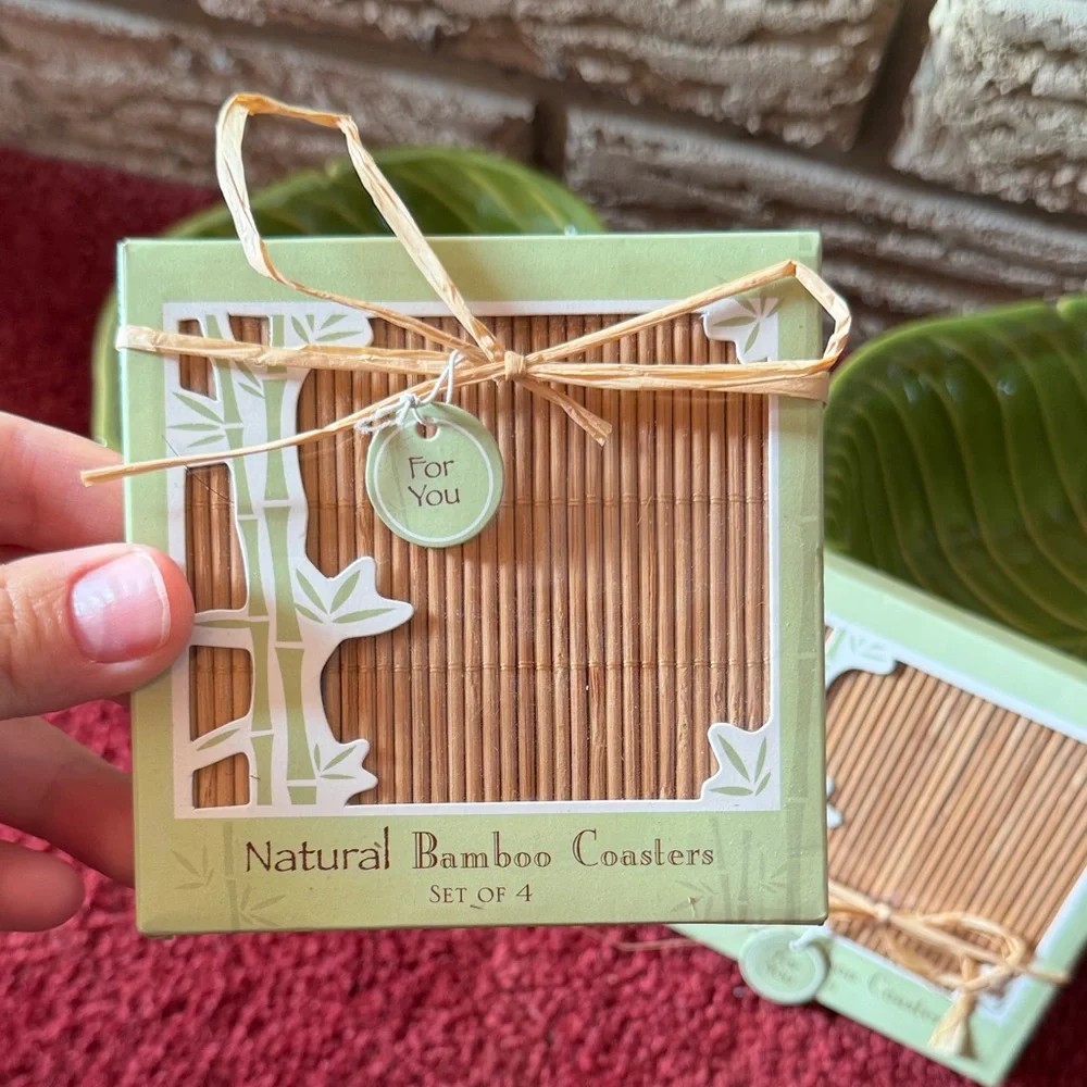Green Leaf-Shaped Ceramic Dish with bamboo coasters - Picture 5 of 6